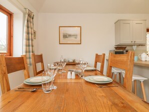 Cottage | Dining