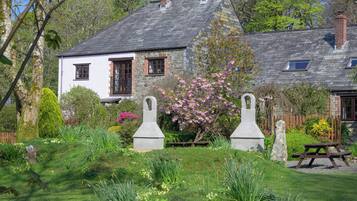 Cottage | Outdoor dining