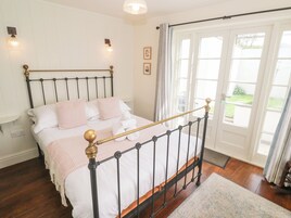 Cottage | 3 bedrooms, individually decorated, individually furnished, free WiFi