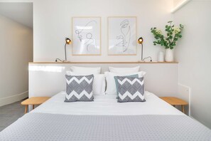 2 bedrooms, desk, iron/ironing board, WiFi