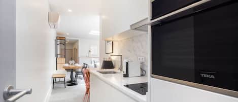 Refrigerador, microondas, horno, placa de cocina