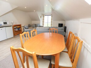 Cottage | Private kitchen | Fridge, microwave, electric kettle, toaster - Stewart (Pitlochry)
