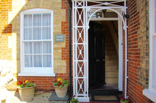 Sleeps 14 Seaside Luxury House on the Suffolk Heritage