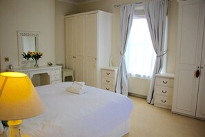 5 habitaciones, tabla de planchar con plancha y wifi gratis 