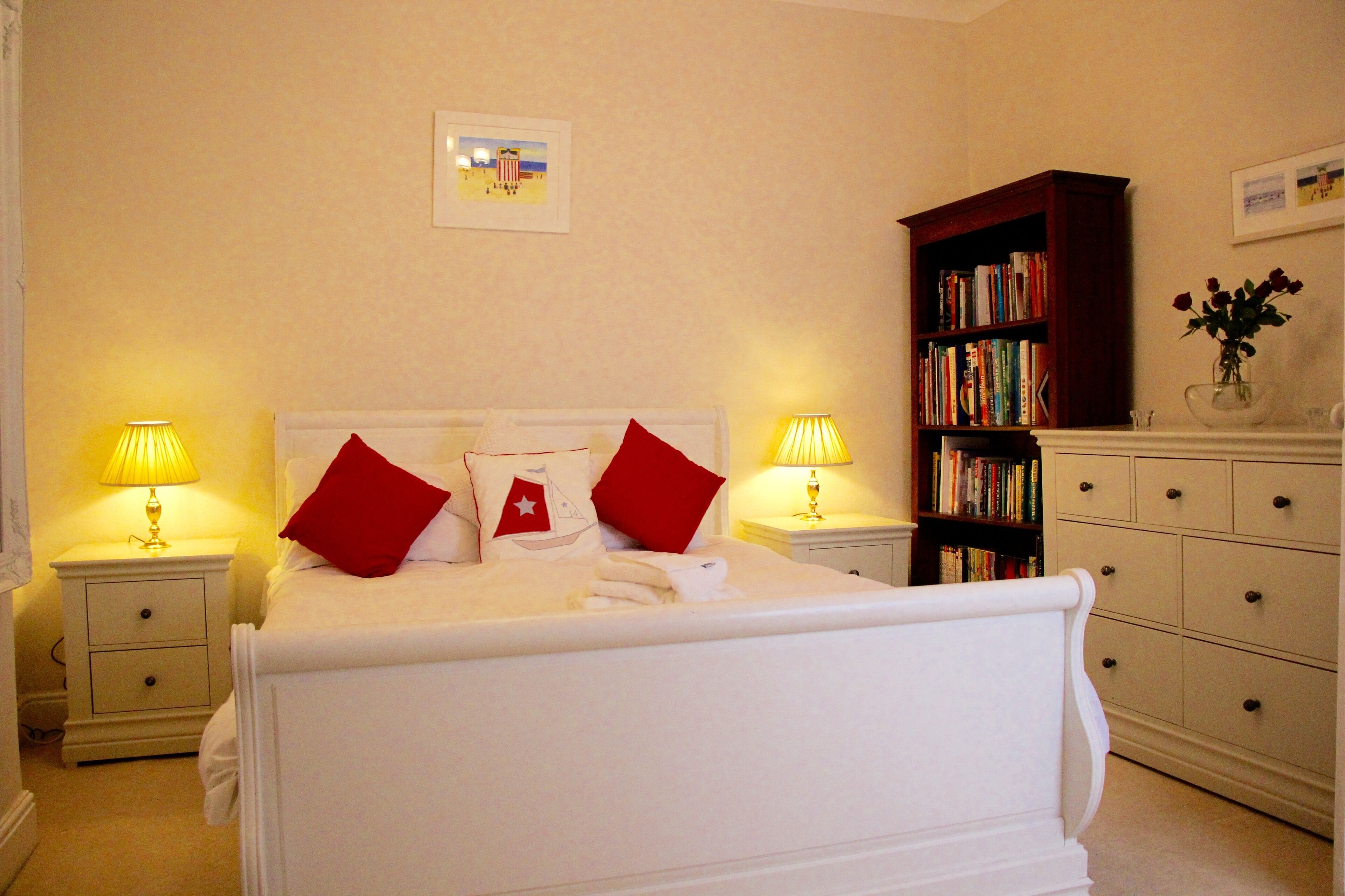 5 bedrooms, iron/ironing board, free WiFi, bed sheets