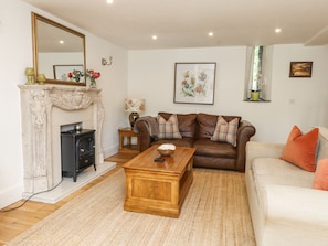 Cottage | Living area | Fireplace - Garden Cottage (Garndolbenmaen)
