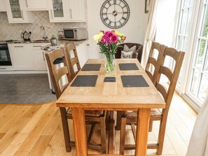Cottage | Dining