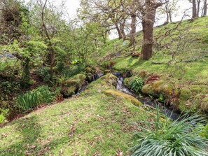 Cottage | Property grounds - Garden Cottage (Garndolbenmaen)