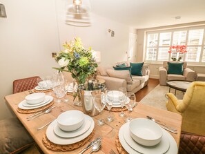 Chaumière | 3 chambres, décor unique, ameublement unique, accès au Wi-Fi (inclus)