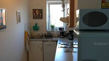 Kühlschrank, Mikrowelle, Ofen, Geschirrspüler