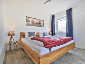 3 bedrooms, travel crib, WiFi