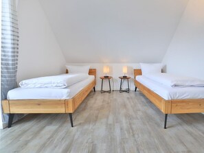 3 bedrooms, travel cot, WiFi