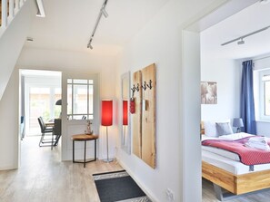3 bedrooms, travel cot, WiFi
