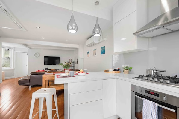 Fridge, microwave, oven, stovetop