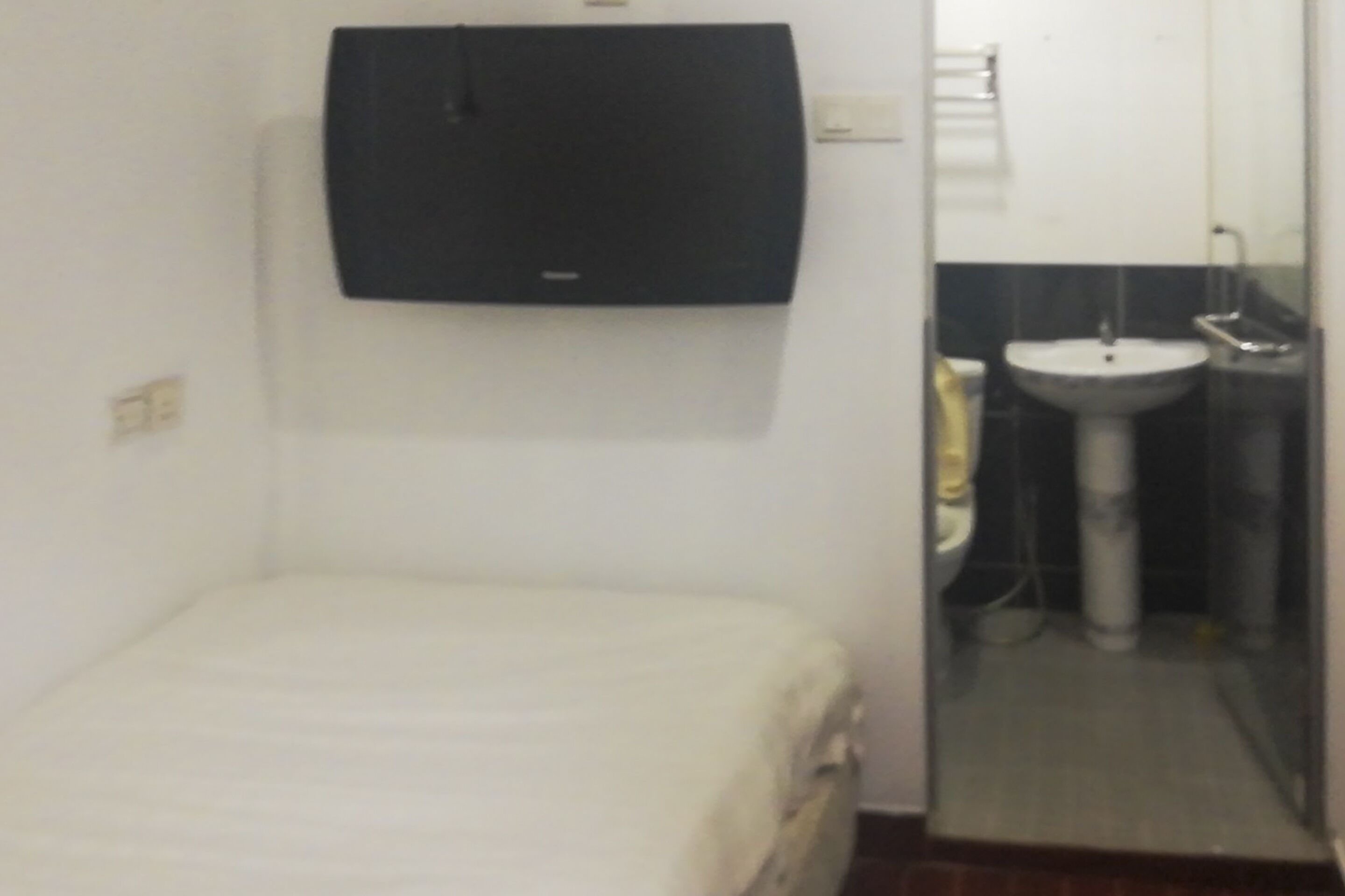 standard single room, no windows | free wifi, bed sheets