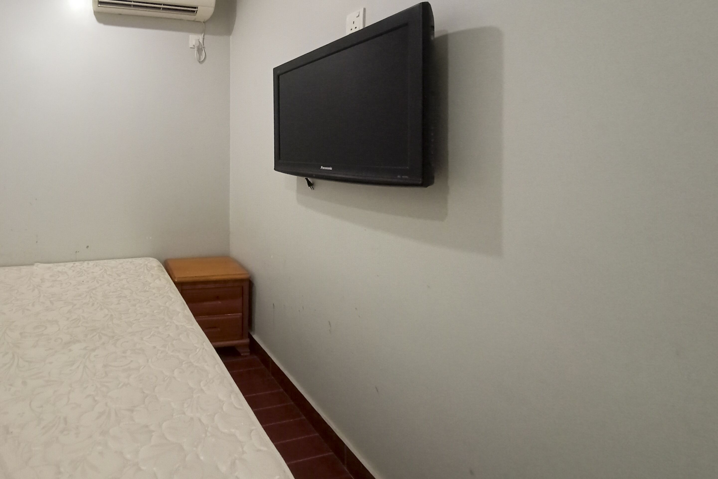 standard double room, no windows | free wifi, bed sheets