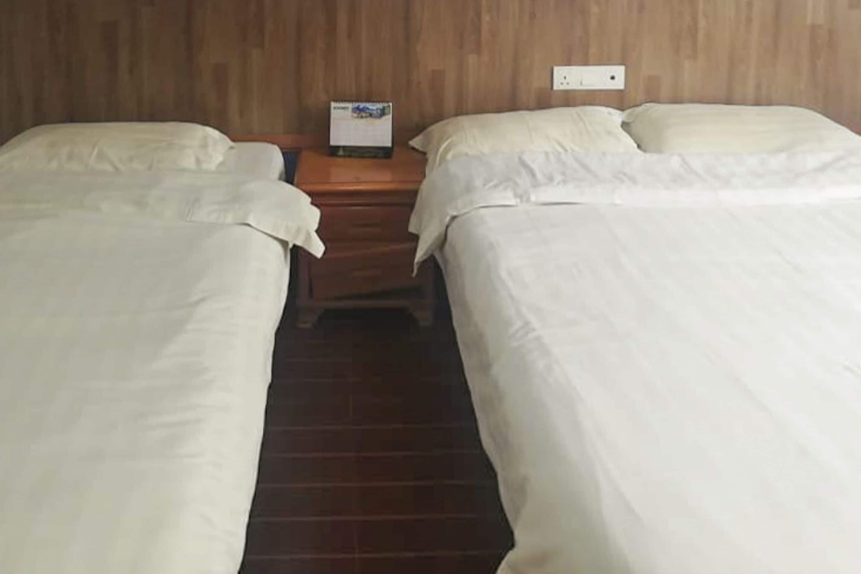 deluxe triple room | free wifi, bed sheets