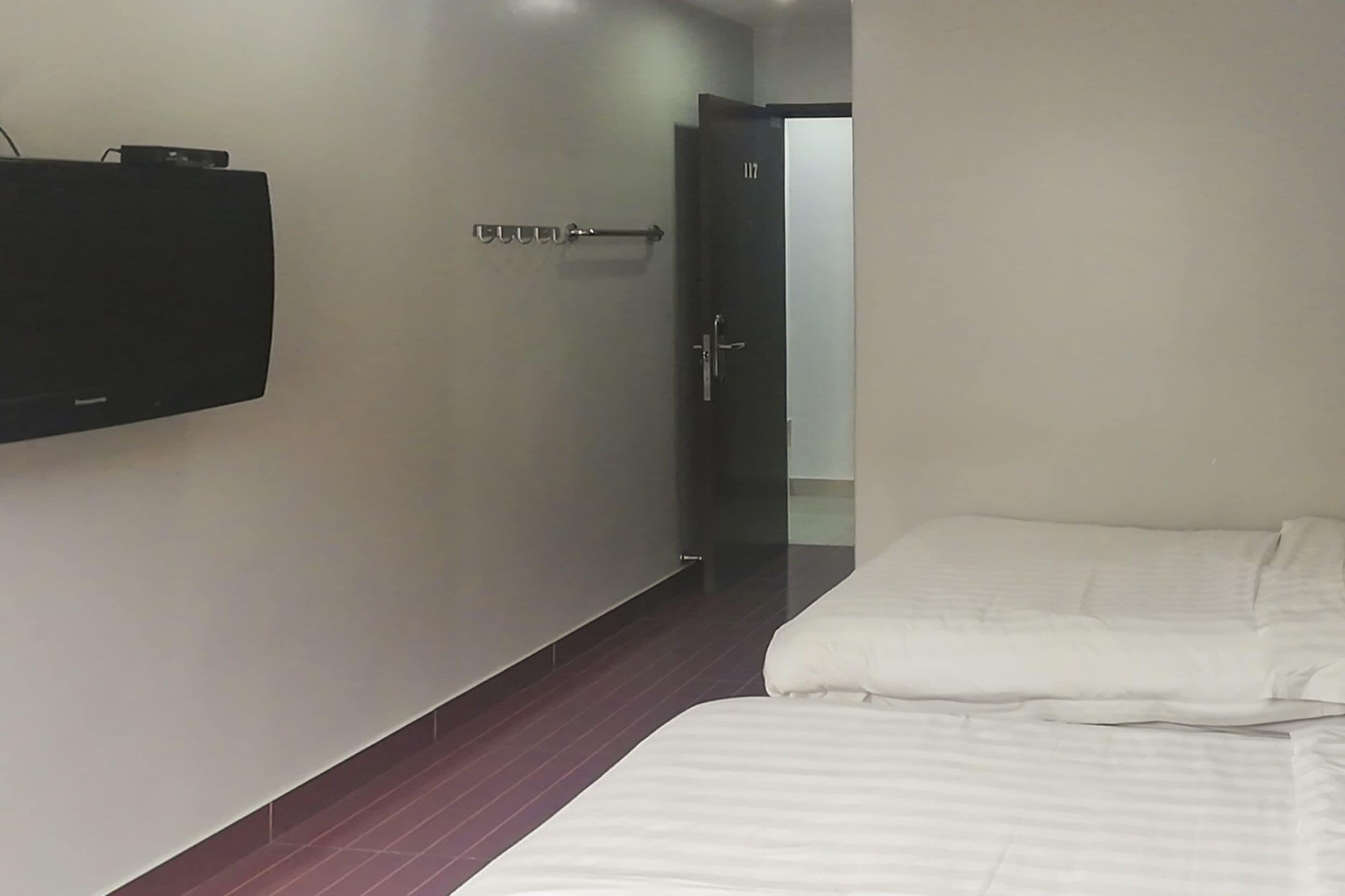 deluxe triple room | free wifi, bed sheets