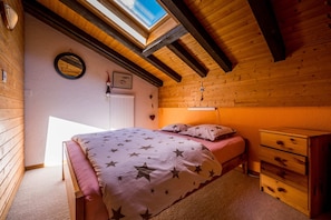 Basic Apartment, 1 Double Bed | 1 bedroom, desk, laptop workspace, bed sheets