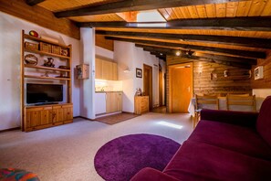 Basic Apartment, 1 Double Bed | Living room