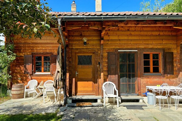 Basic Chalet, Multiple Beds | Outdoor dining