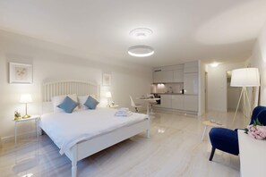 Basic Apartment, 1 Queen Bed | 1 bedroom, laptop workspace, iron/ironing board, bed sheets - Da-da Gallery Appart - Modern and Luxury Studio in Boudry (Boudry)