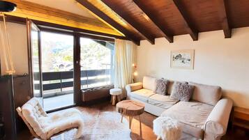 Basic Apartment, Multiple Beds | Interior