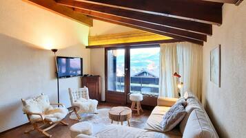 Basic Apartment, Multiple Beds | Interior