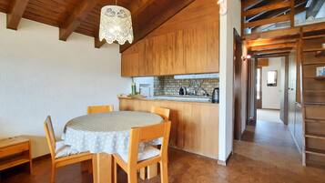 Basic Apartment, Multiple Beds | Private kitchen | Fridge, oven, stovetop, dishwasher