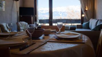 Basic Apartment, Multiple Beds | Interior