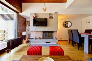 Basic Apartment, 1 Queen Bed with Sofa bed | Dining - Joli Appartement Ensoleillé à Vercorin (Chalais)