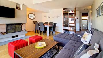 Basic Apartment, 1 Queen Bed with Sofa bed | Living area | TV, fireplace