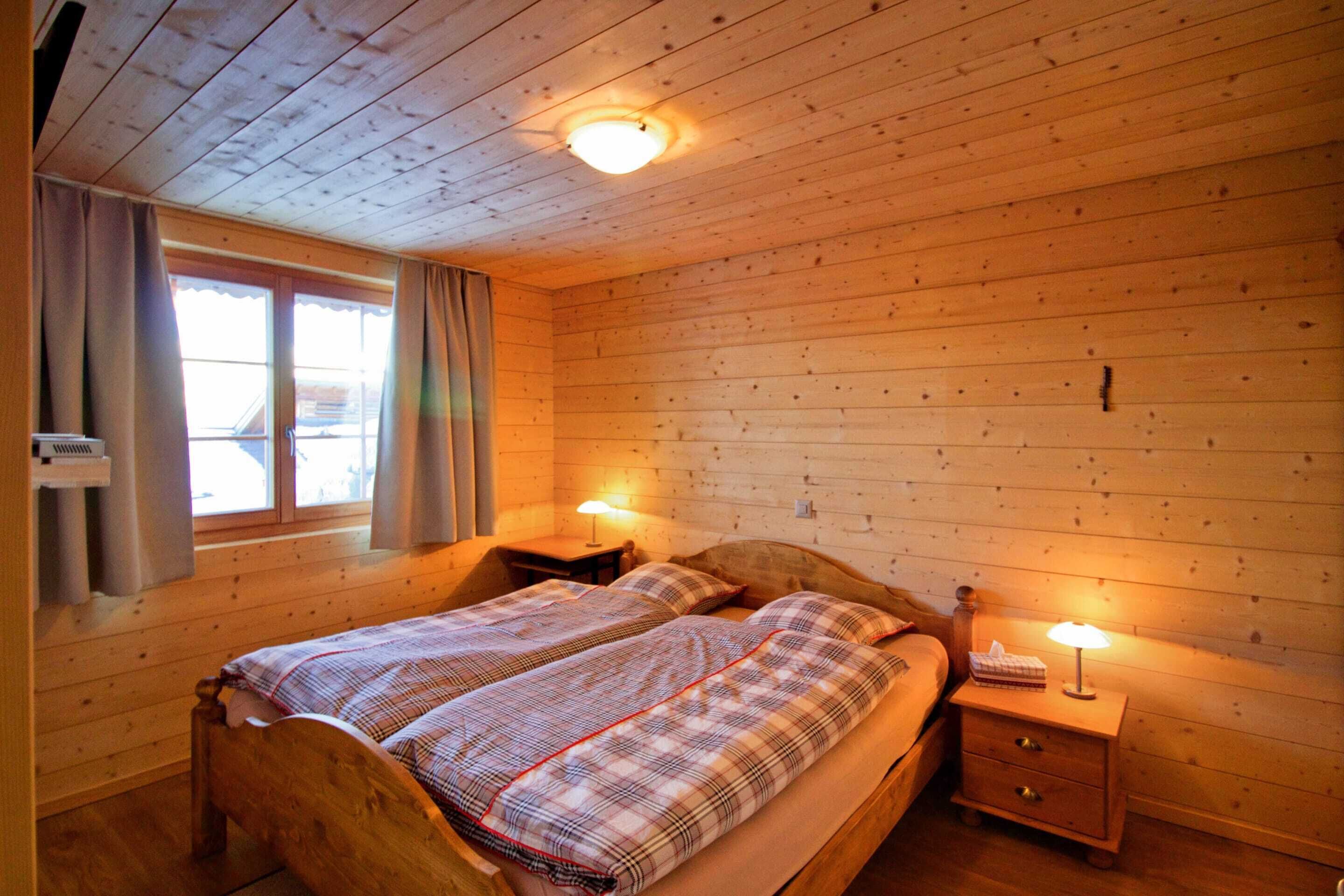 Chalet Basic, Beberapa Tempat Tidur | Ruang kerja ramah laptop, setrika/meja setrika, dan seprai linen