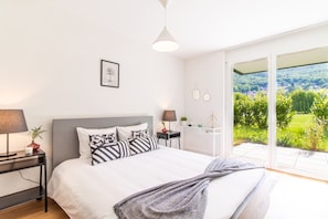 Departamento básico, 1 cama Queen size | 1 habitación y espacio para trabajar con laptop 