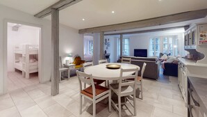Apartamento básico, várias camas | Opções para refeição