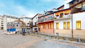 Apartamento básico, várias camas | Fachada