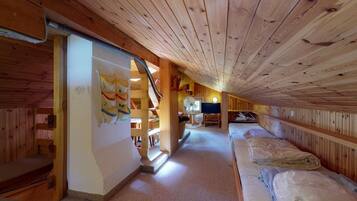 Basic Chalet, Berbilang Katil | 4 bilik tidur, ruang kerja komputer riba, seterika/papan seterika