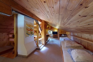 4 bedrooms, laptop workspace, iron/ironing board, bed sheets