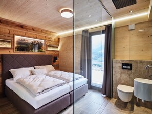 5 bedrooms, free WiFi, bed sheets
