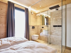 4 quartos, Wi-Fi de cortesia, roupa de cama