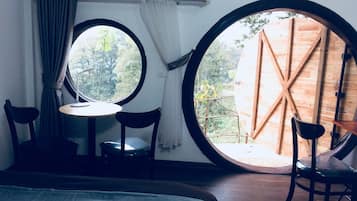 Basic Double Room, 1 Queen Bed | Desk, laptop workspace, blackout drapes, soundproofing