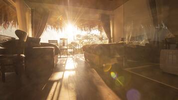 Deluxe Triple Room | Desk, laptop workspace, blackout drapes, soundproofing