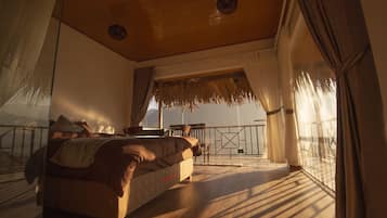 Deluxe Double Room | Desk, laptop workspace, blackout drapes, soundproofing