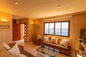 TV, fireplace - Llamp Sea View, Villa 5StarsHome Mallorca (Port d' Andratx)