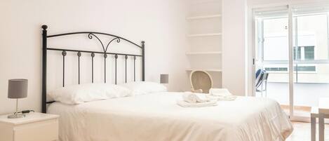 3 bedrooms, iron/ironing board, Internet, bed sheets