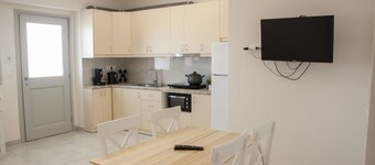 Vista Mare Suites , 2 min drive to the sea (1)