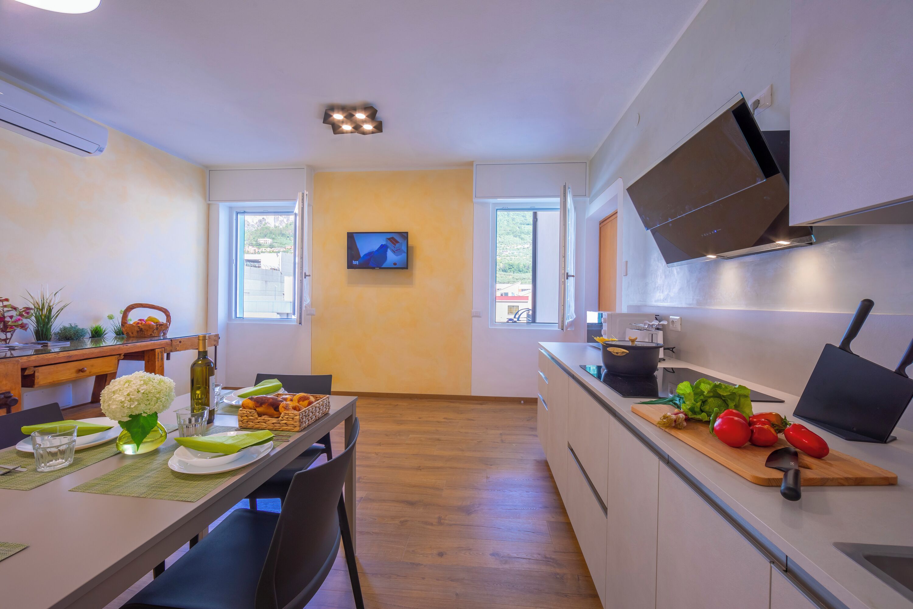 Family Apartment, Multiple Bedrooms, 2 Bathrooms (Appartamento Bianca Gemma) | Dining