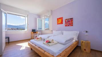 2 bedrooms, bed sheets