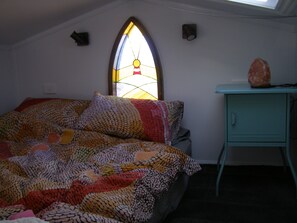 1 bedroom, bed sheets