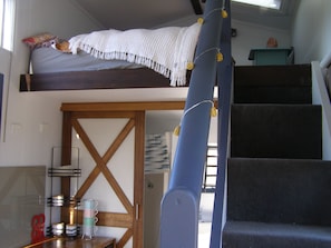 1 bedroom, bed sheets